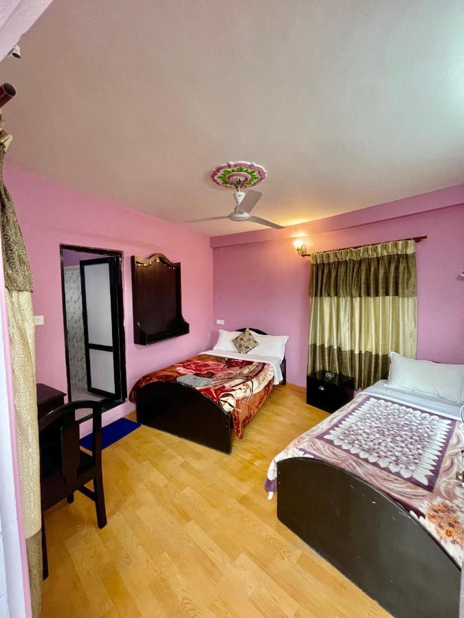 Hotel Santana Pokhara Kültér fotó