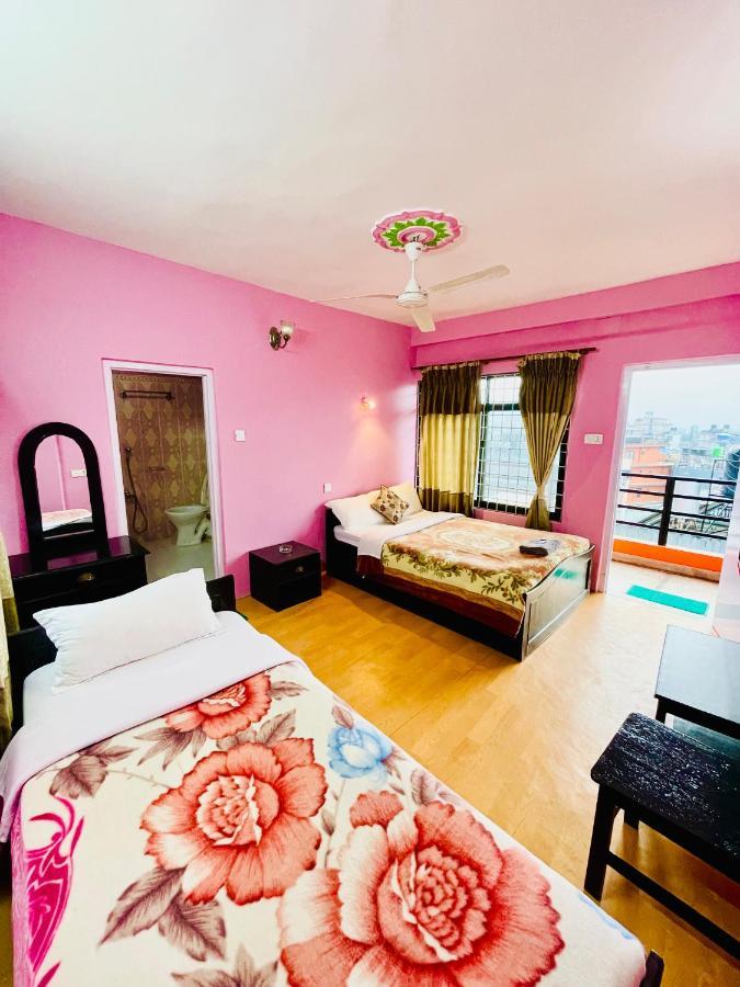 Hotel Santana Pokhara Kültér fotó
