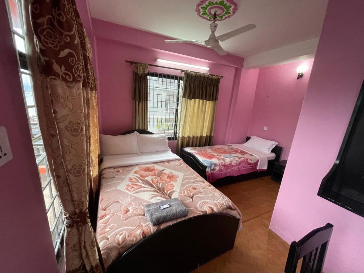 Hotel Santana Pokhara Kültér fotó