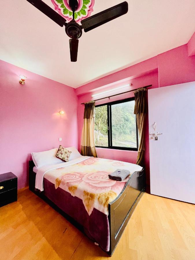Hotel Santana Pokhara Kültér fotó