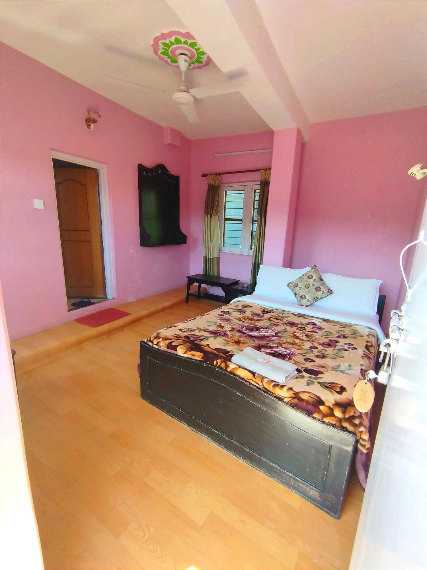 Hotel Santana Pokhara Kültér fotó