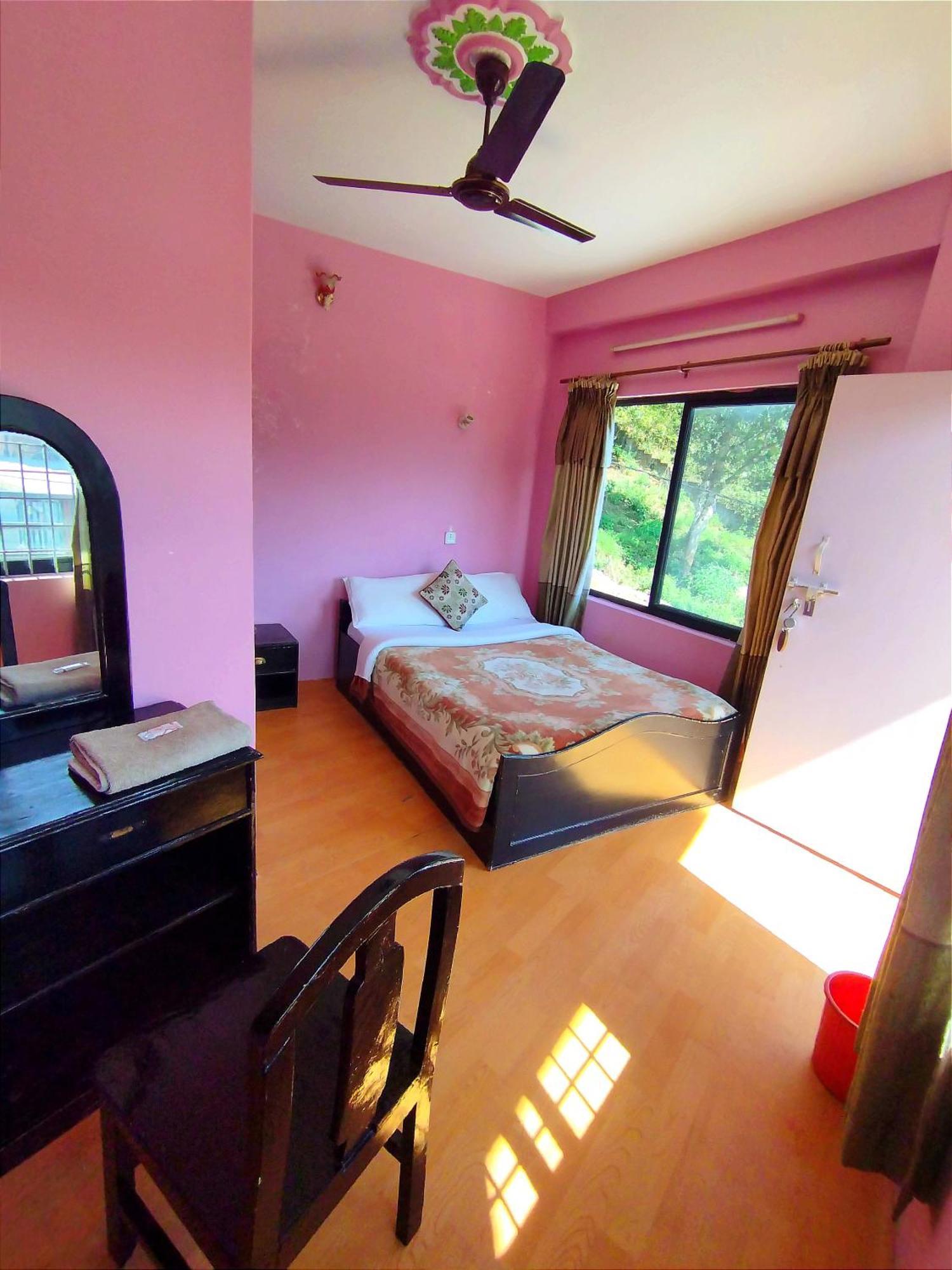 Hotel Santana Pokhara Kültér fotó
