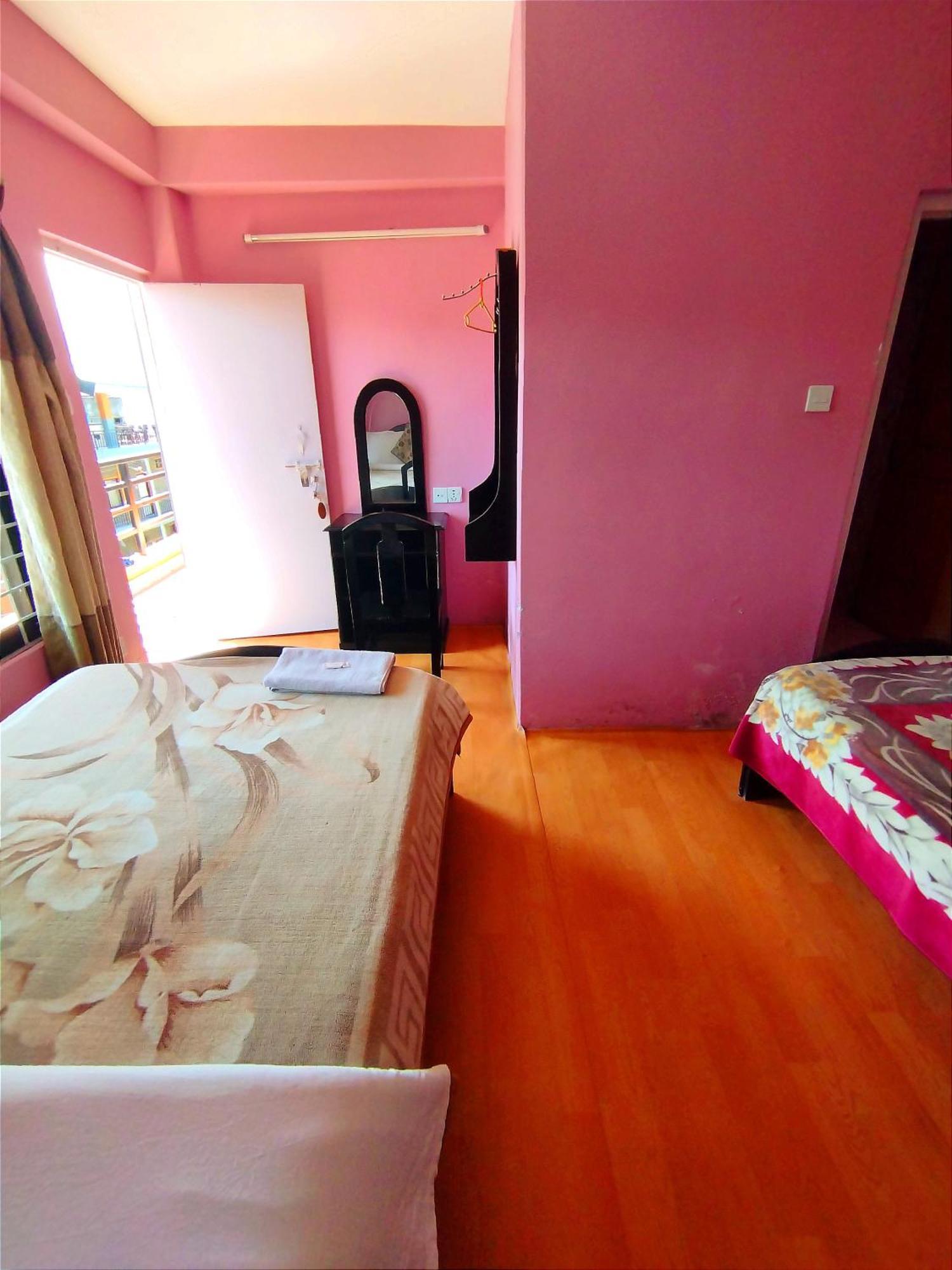 Hotel Santana Pokhara Kültér fotó