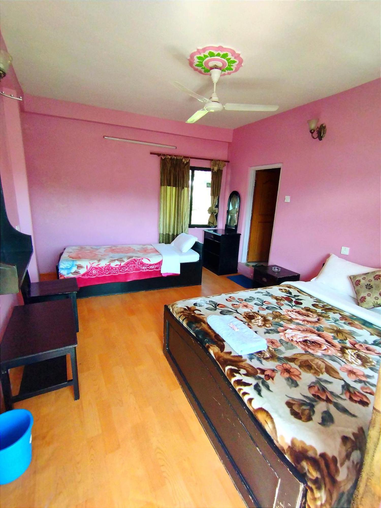 Hotel Santana Pokhara Szoba fotó