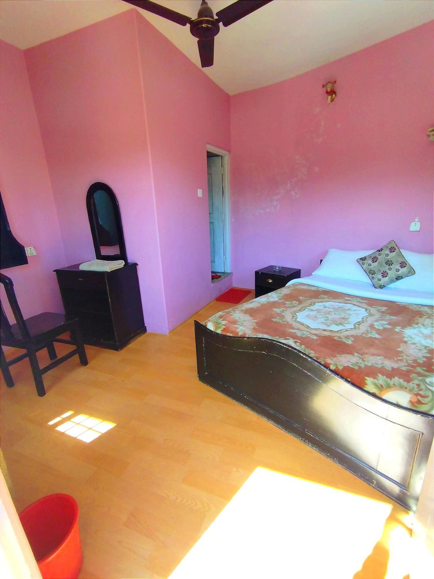 Hotel Santana Pokhara Szoba fotó