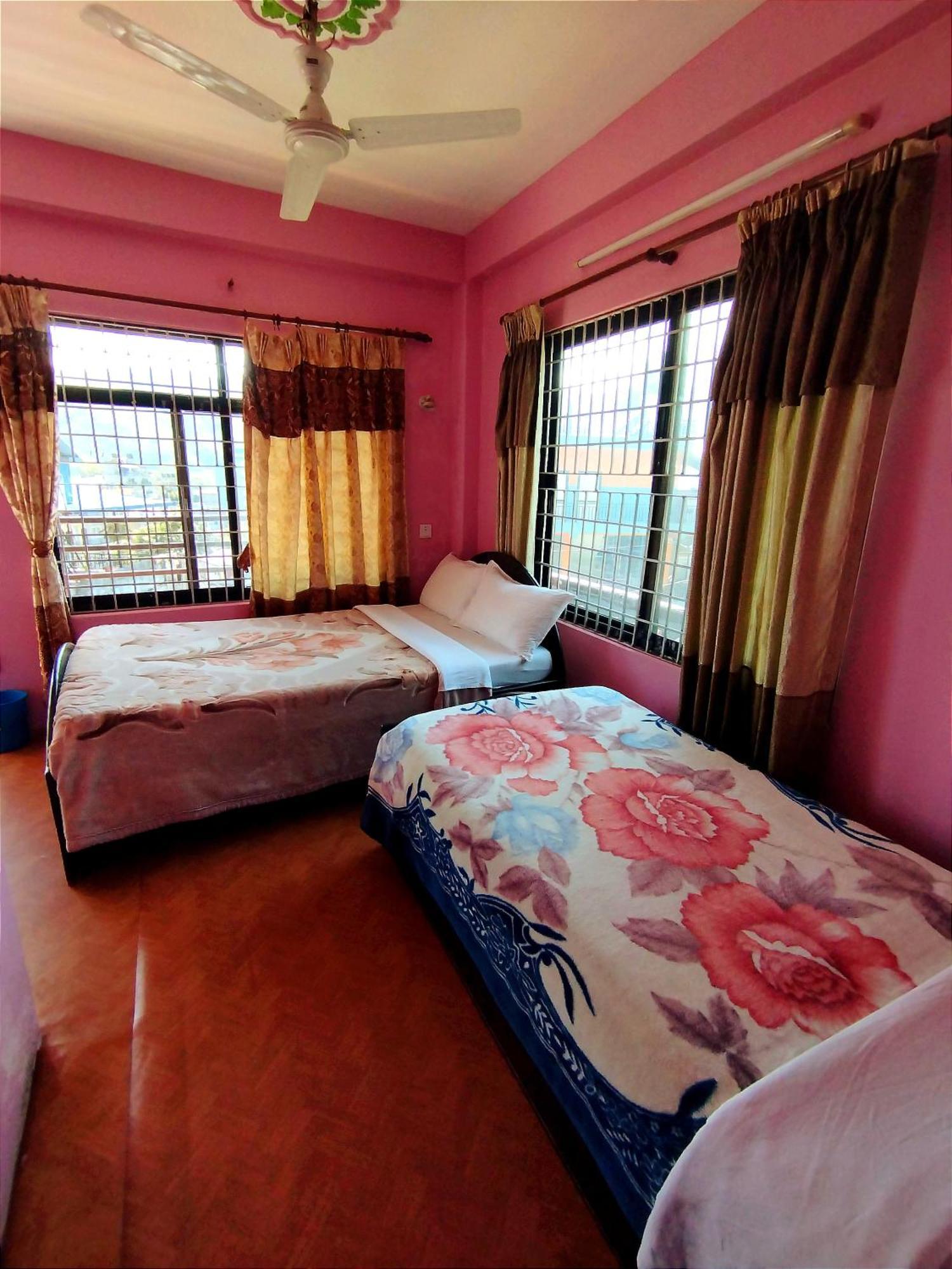 Hotel Santana Pokhara Szoba fotó