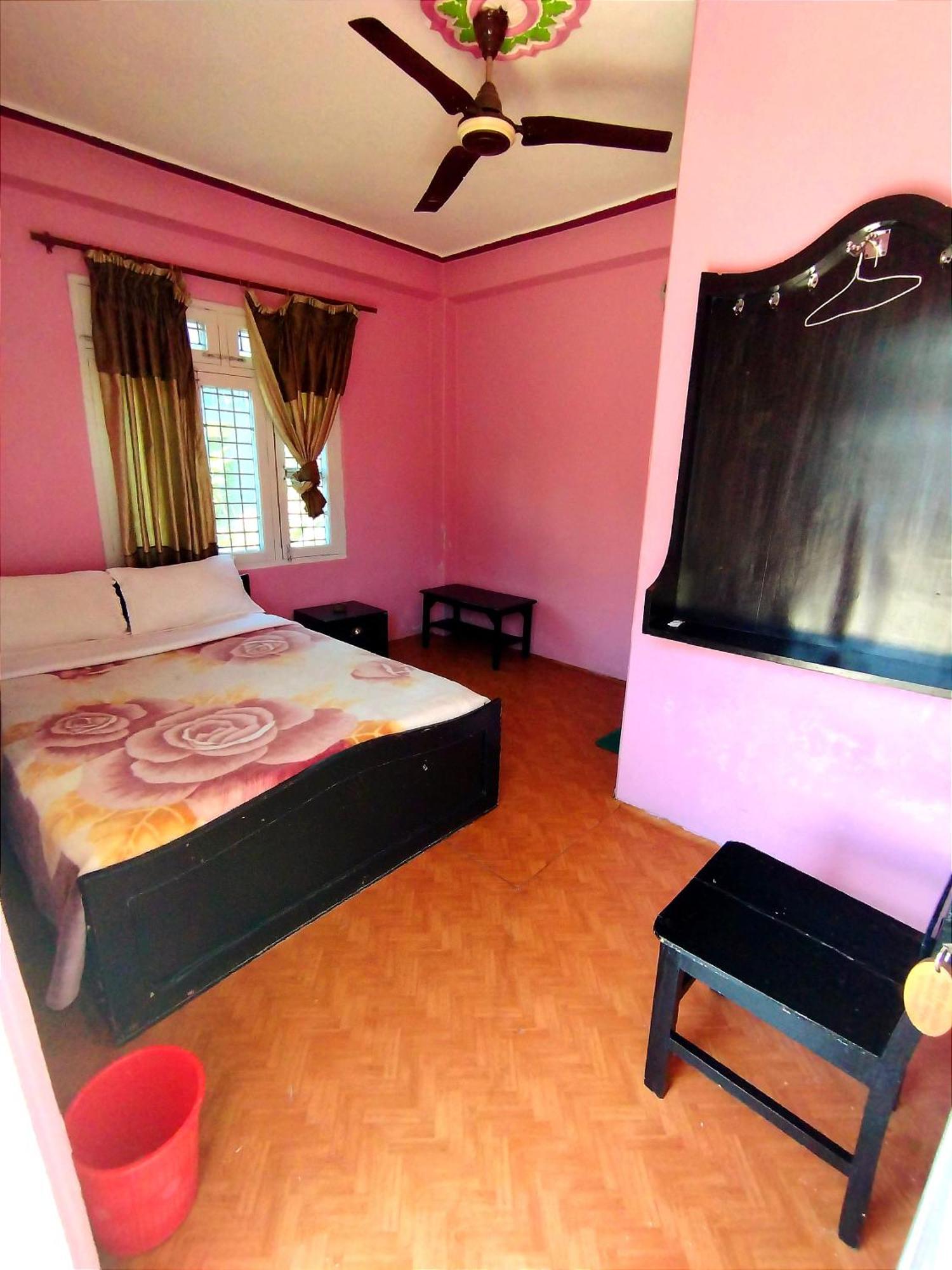 Hotel Santana Pokhara Szoba fotó