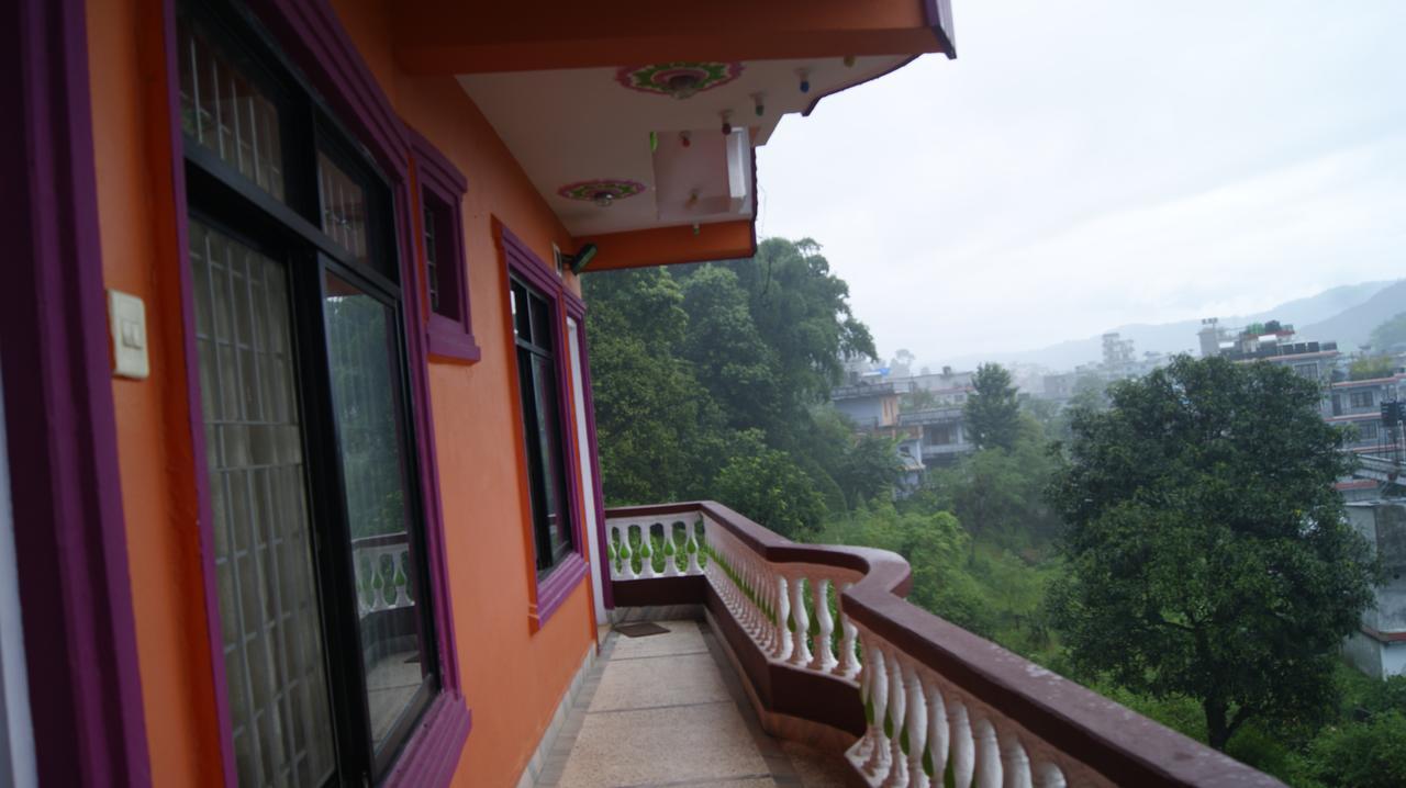 Hotel Santana Pokhara Kültér fotó