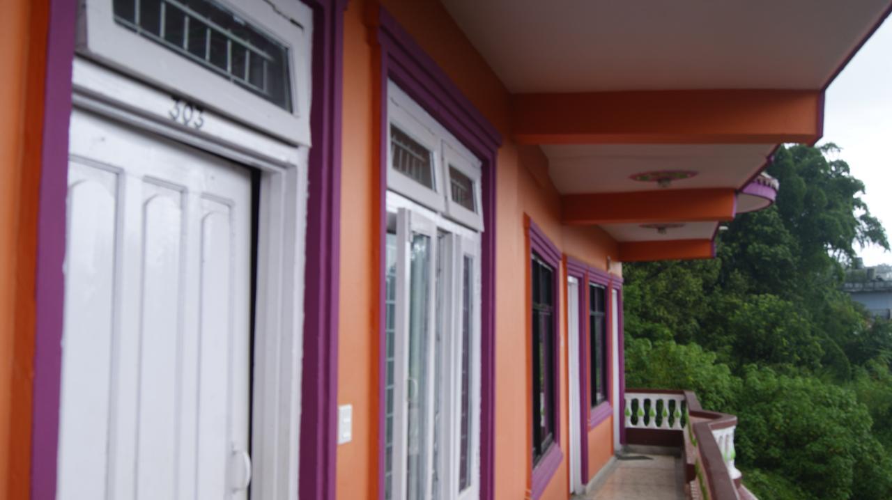 Hotel Santana Pokhara Kültér fotó