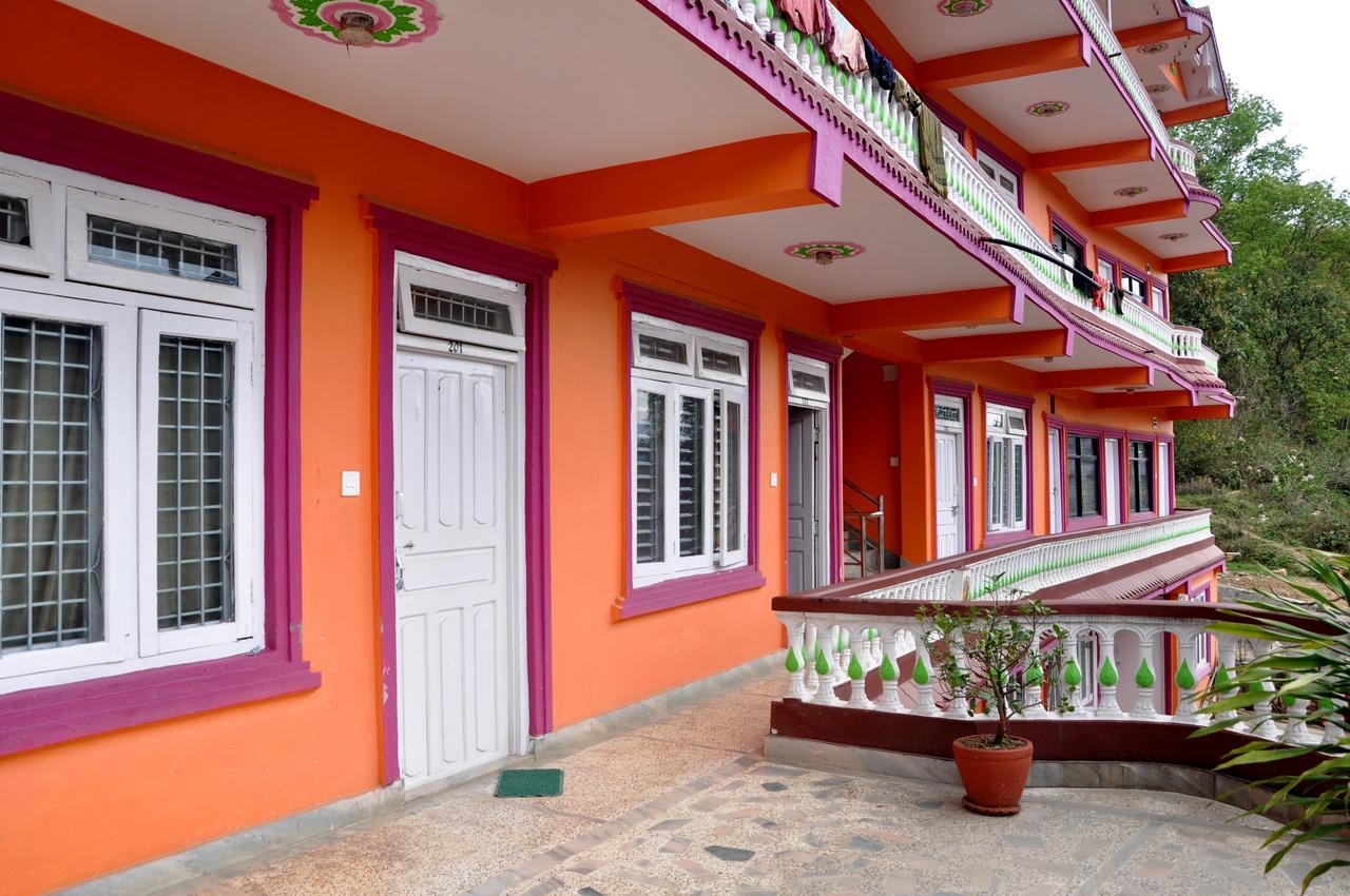 Hotel Santana Pokhara Kültér fotó