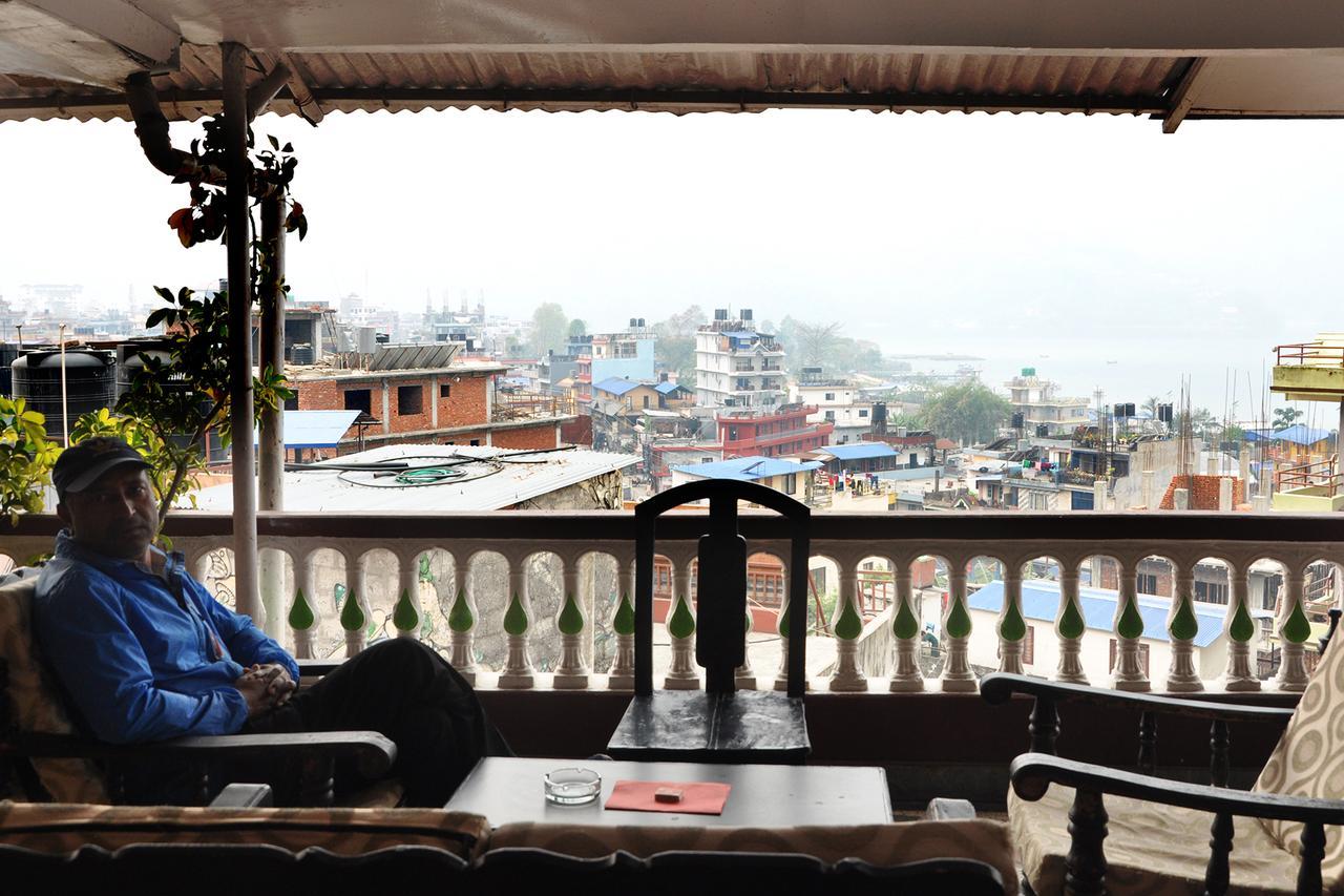 Hotel Santana Pokhara Kültér fotó