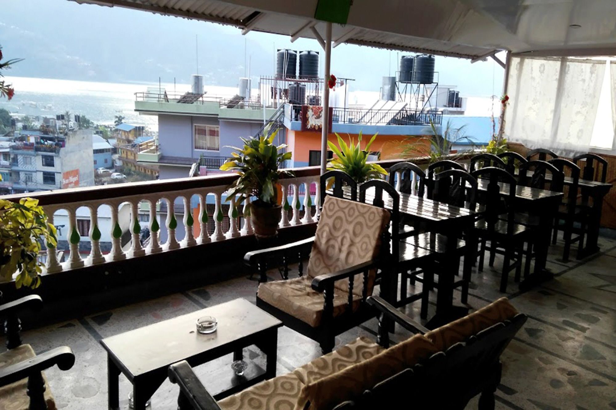 Hotel Santana Pokhara Kültér fotó
