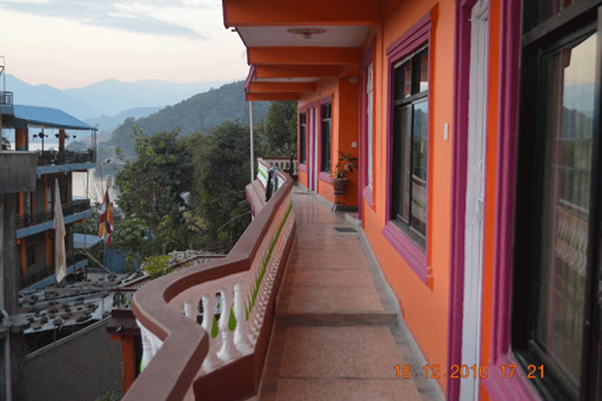 Hotel Santana Pokhara Kültér fotó