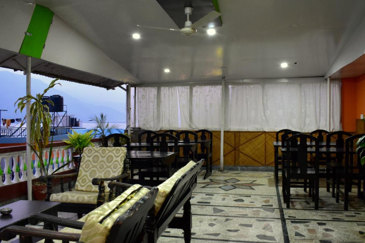 Hotel Santana Pokhara Kültér fotó