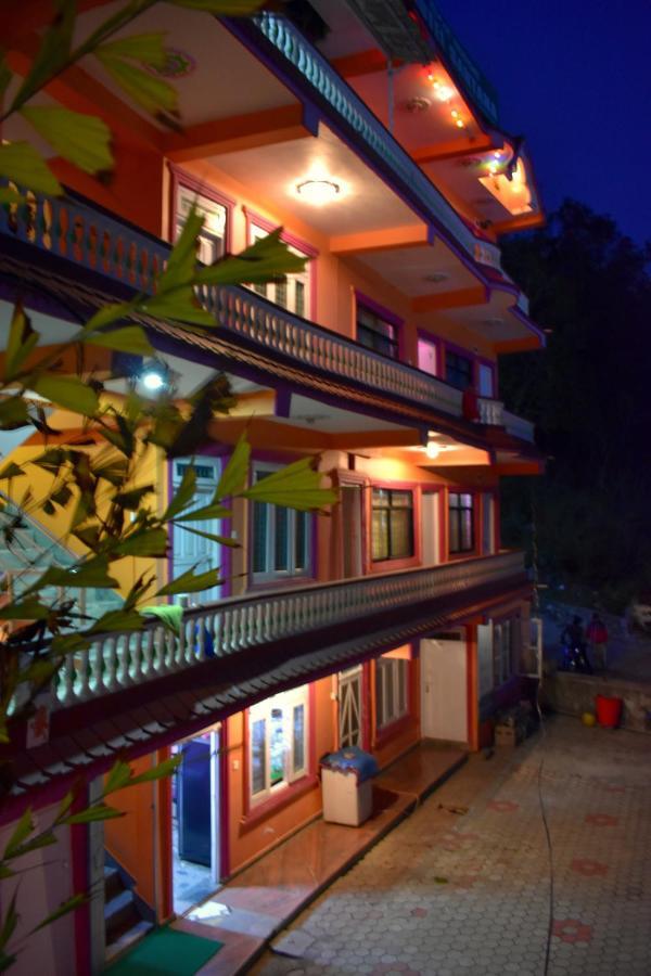 Hotel Santana Pokhara Kültér fotó