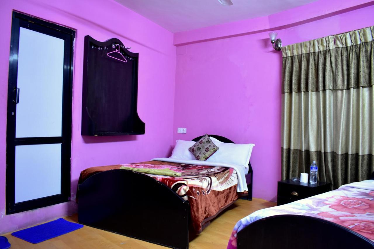 Hotel Santana Pokhara Kültér fotó
