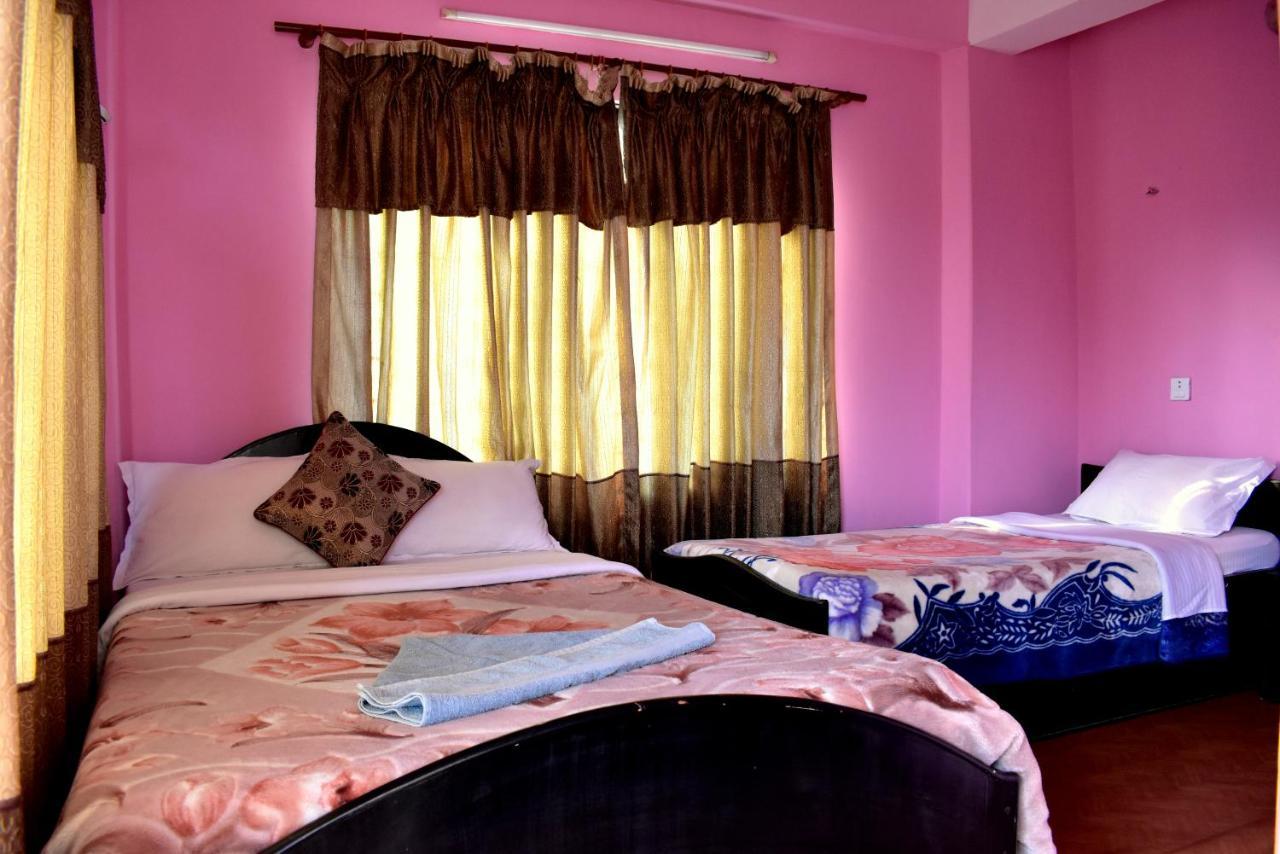 Hotel Santana Pokhara Kültér fotó